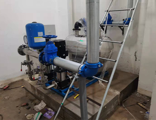 1633936987132256.jpg 不銹鋼無負(fù)壓供水設(shè)備.jpg