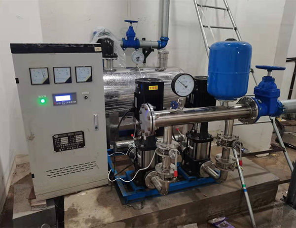 1633937000805226.jpg 不銹鋼無負(fù)壓供水設(shè)備1.jpg